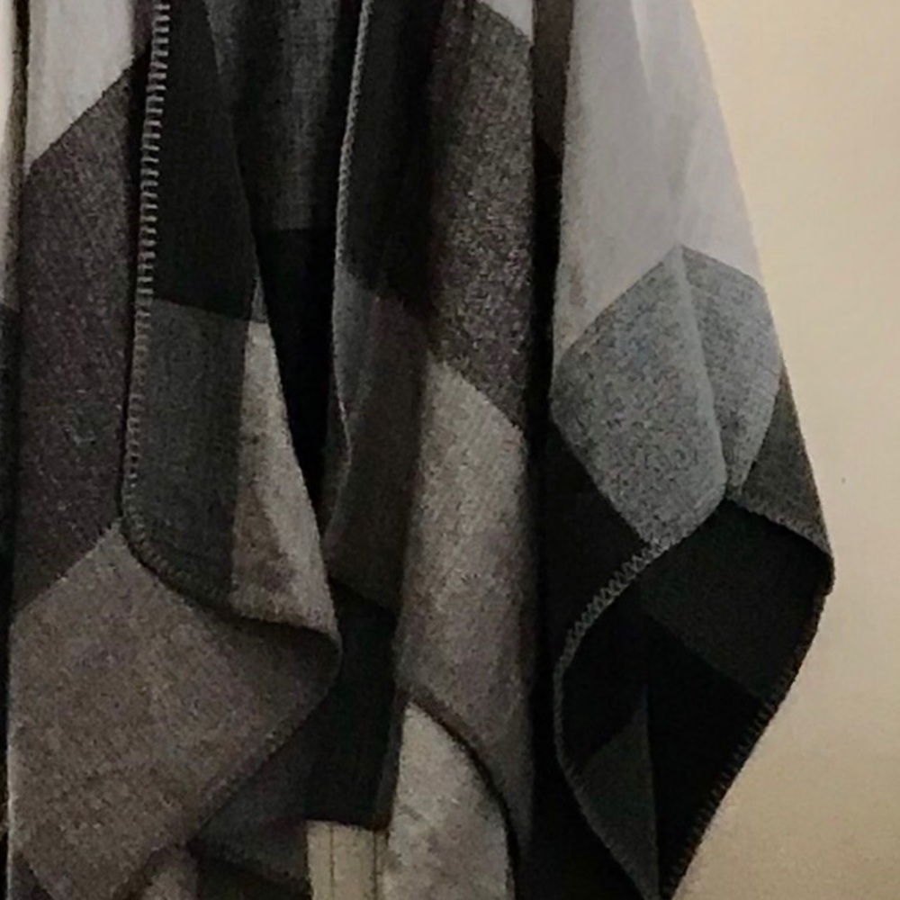 NWOT Eddie Bauer Shawl - Brown Plaid - Picture 3 of 7